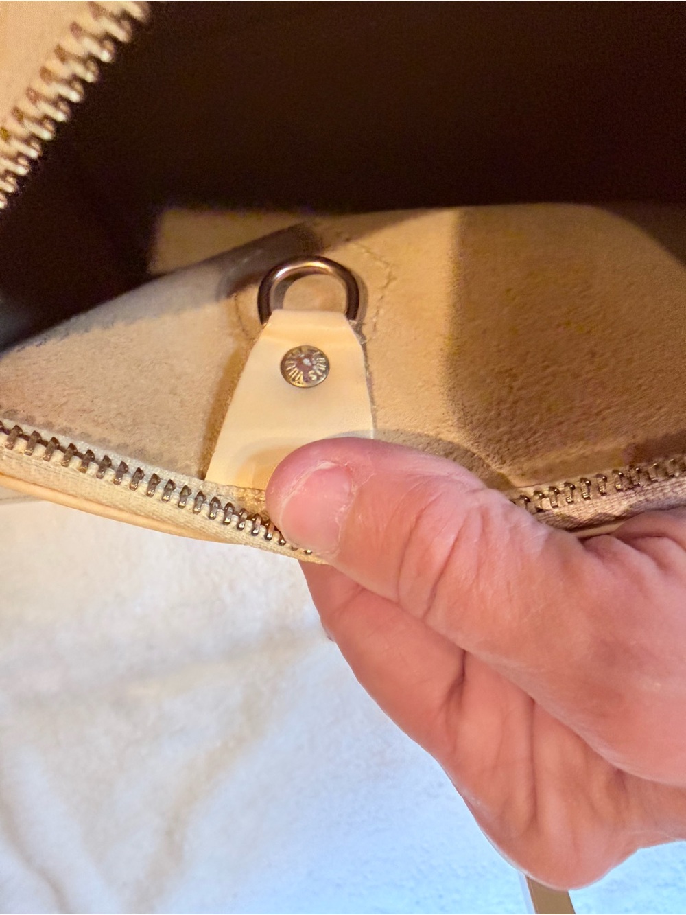 Louis Vuitton Epi Speedy 25 handbag in the color Vanilla - Picture 11 of 16